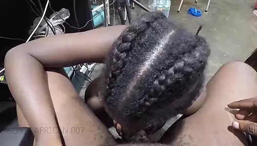 Bee Honey ile erkek arkadaşımın sikini emdim