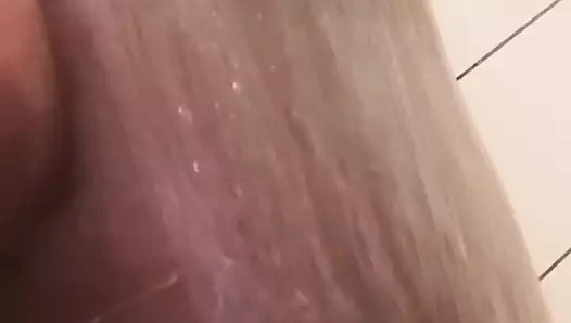 Kim benimle duş almak ister?