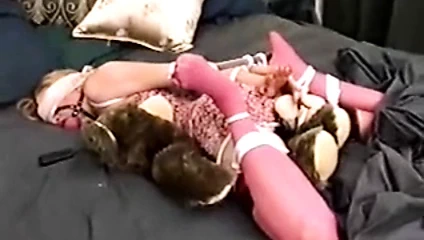 genç sadi hogtied için teddybear esnemeler gözleri bağlı vibed