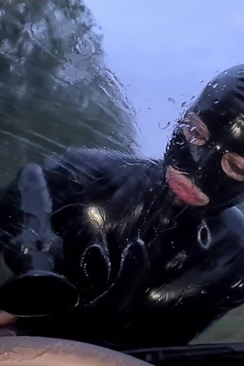 Köle sürtük-orgazm celeste araba penceresinde edepsizce ortalığı dağıtıyor