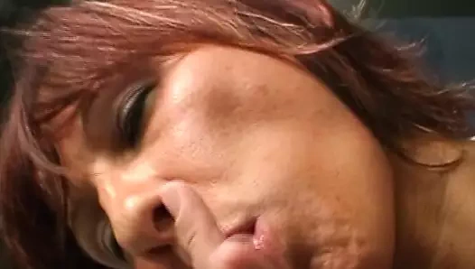 Seksi Alman orta yaşlı seksi kadın müzik stüdyosunda yarağa biniyor