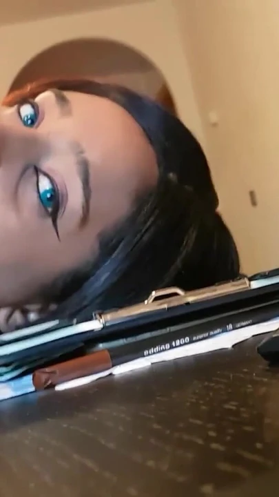 Знаковый момент из "Я должен трахнуть своего возбужденного босса"