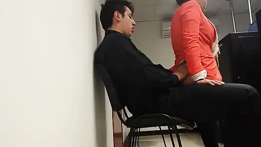 Daha fazla bekleyemiyorum ve ofiste seks yapıyoruz!