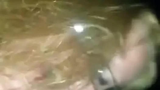 Havuzda gece geç saatlerde eylem. tadını çıkarın!!!