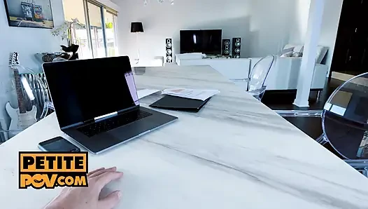 Ofis sürtüğü Maya Bijou stresi azaltmak için seni sikecek