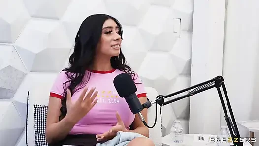 Brazzers - kira noir ve violet myers podcast stüdyosunda ateşli üçlü seks yapıyor