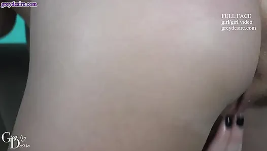 Amatör orta yaşlı seksi kadın solo kadın amına yumruk sokma - gri arzu
