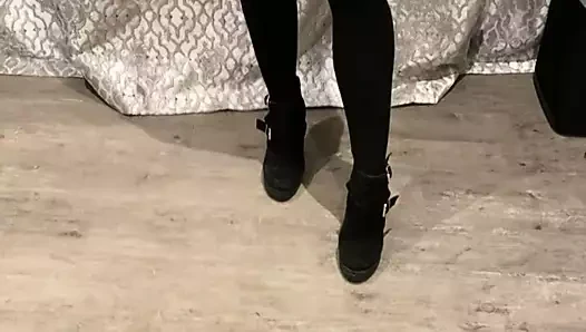 Küçük siyah bir elbiseyle alay