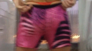 Sara Casada de Shortinho Suplex no Mercado