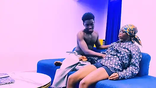 En Iyi Arkadaşım Amımı Pompalayıp Üstüme Boşalana Kadar Beni Yarağını Emmeye Ikna Etti