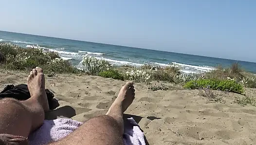 Azgın Fransız gavat evli kadın çıplaklar plajında kıllı amını sikmeme izin veriyor