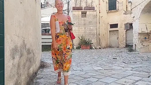 Красивая Зрелая Блондинка Наслаждается Сексом После Прогулки