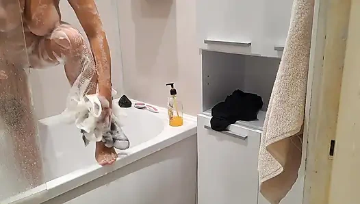 Genç üvey kız kardeşimi arıyorum ve mastürbasyon