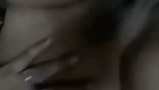 Desi Hint milf gösterme bog göğüsler ve seksi vücut üzerinde kam