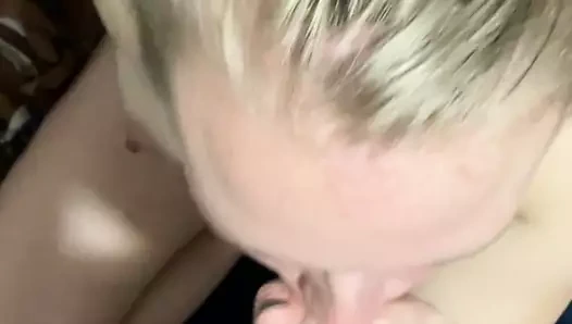 Kız arkadaşım yarağımı emiyor