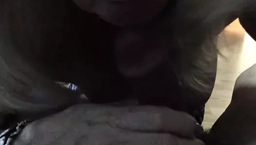 Dizlerinin üstüne!