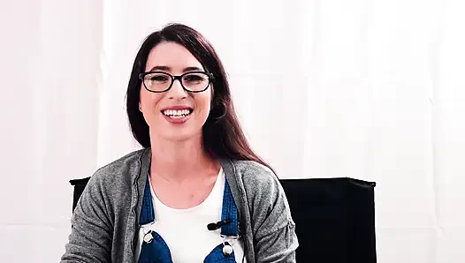 Serena Blaire ile 20 rastgele soru | Adult Time