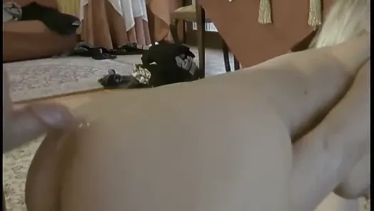 Federica Tommasi Ve Arkadaşinin O Orospu Ile Oturma Odasinda Orgi