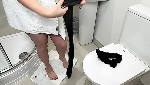 Bayan olgun ayaklar ve parlak naylon frikik 389