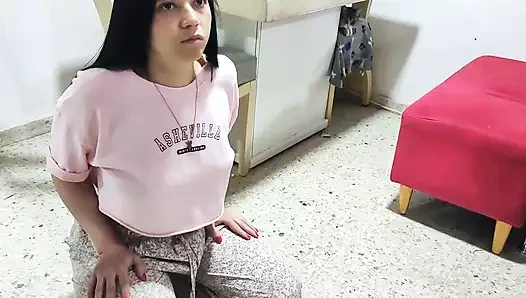 Kız arkadaş arkadaşıyla oynuyor ve aldatıyor