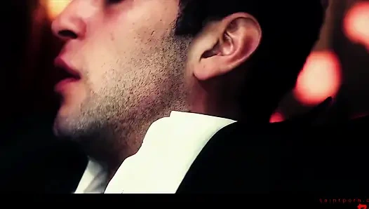 Bella ilk cinsel keşfini yapıyor ve doruk noktasıyla patlıyor