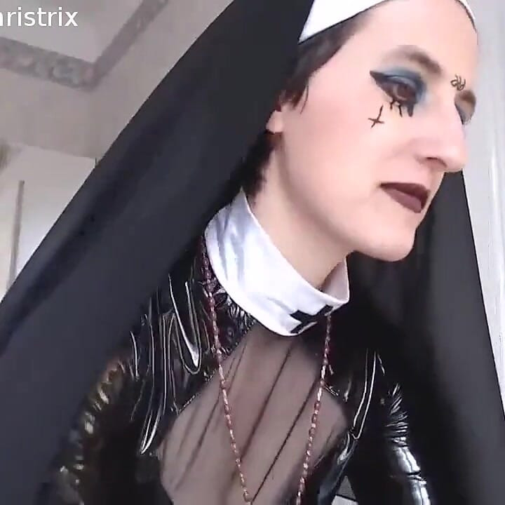 Seksi satanik rahibe