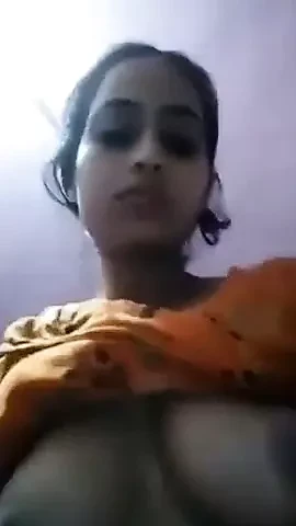 Desi cute girl showing boobs and pussy