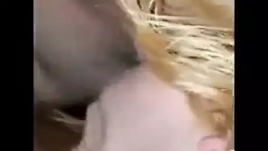 Sürtük evli kadın yabancıyla sikişiyor