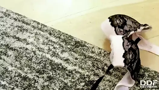 Busty sıkılmış milf