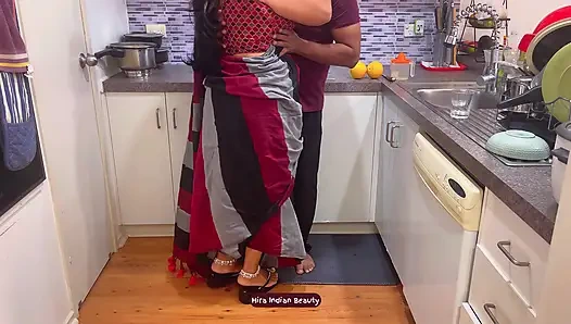 En ateşli desi evli kadın sari seks büyük götlü oral sekse bastırıyor yüz sikişi ve yüksek sesli misyoner