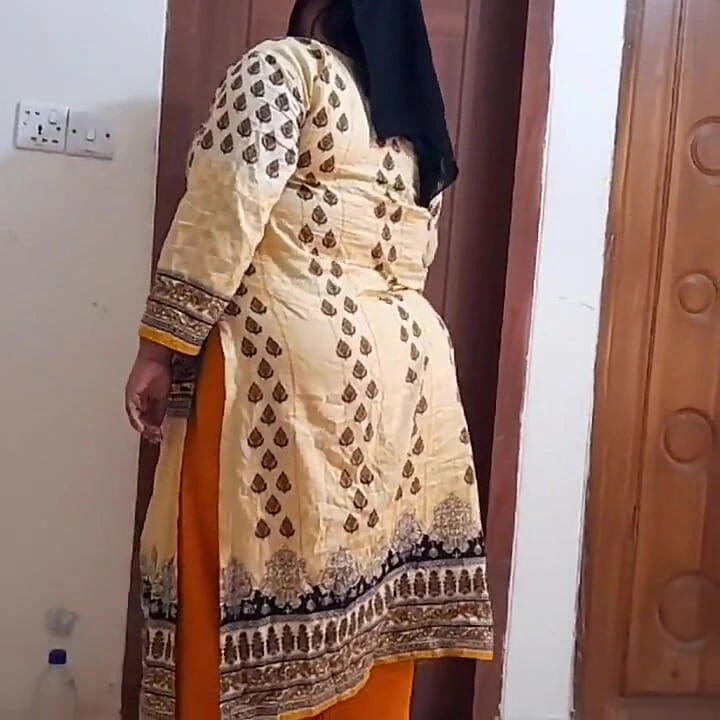 Hintli büyük götlü hizmetçi patron tarafından sikiliyor