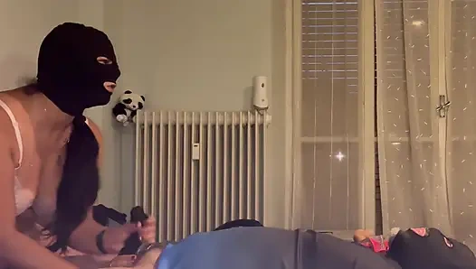 Ayaklarımı Yüzüne Koydum Ve Çorabı Dolduruyorsun