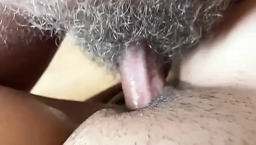 Dar amcığıma büyük bir yarak soktu