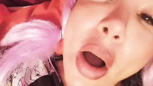 Üvey annemin oyuncağıyla ilk yoğun orgazm