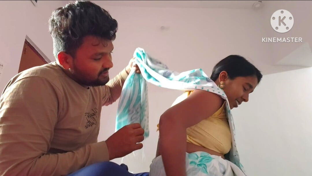 Sadi Vali bhabhi xxx - bhabhi Apne devar ka sar ki masaj kar rahe hain uske bad devar bhabhi ko ek nai Sadi dilata hai bhabhi aaj khush he.