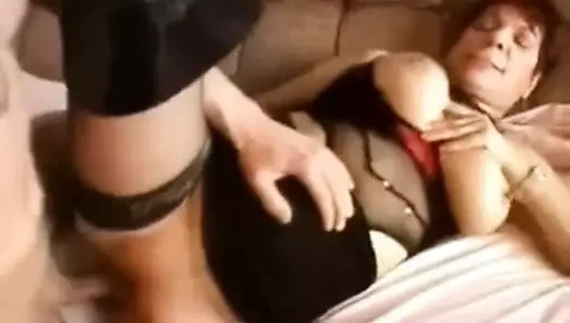 Im deldi büyükanne ile birçok kedi ve meme piercing