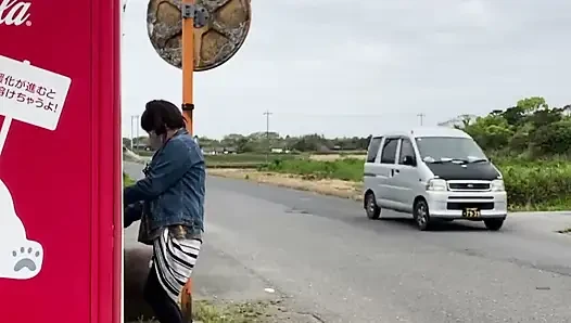 No201 Bir Otomattan Çay Satın Almak