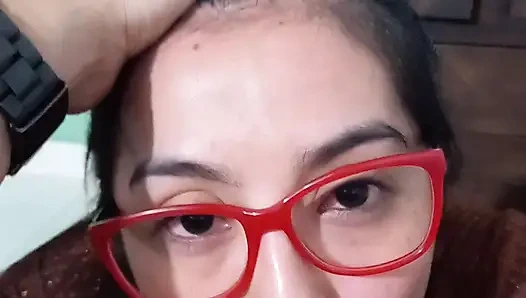 Karısı evde yokken komşumun testislerini boş bırakmayı seviyorum.