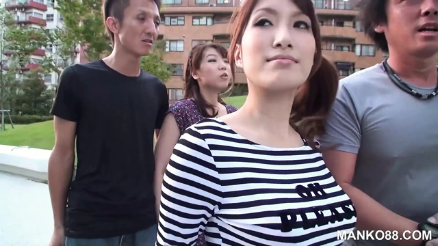 Utangaç Japon kankalar işe başlıyor! Manko88'in dörtlü seksi