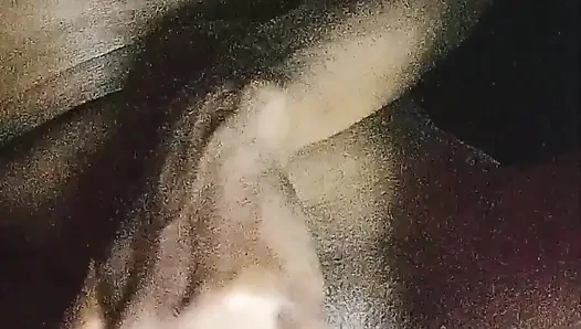 Öğrenci sulu amcığını parmaklıyor