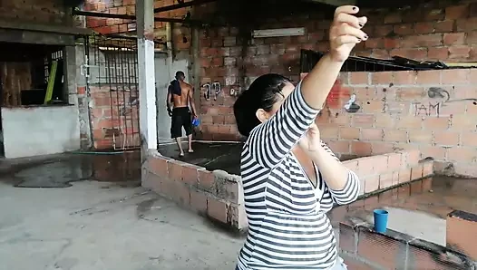 Bölüm 2: Birkaç kadeh içiyorum ve sonunda üvey babamı sikiyorum