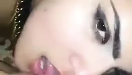 Arap muslim kız yalama kedi