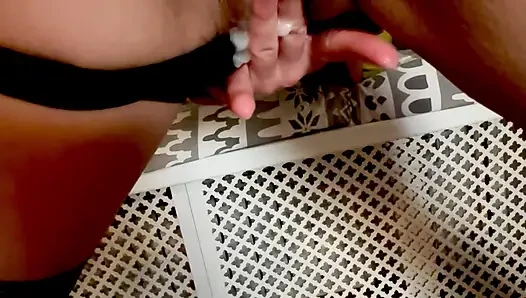 Evli Bir Kadınla Evde Değilken Sevişiyorum.