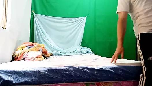 Eski üvey annem xhamster abonelerinin izlemesi için beni canlı seks yapmaya davet ediyor!!