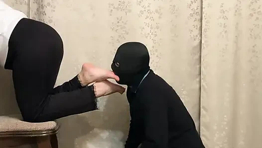 Ayak kölesini görmezden geliyor - ayak ibadeti