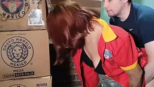 Bodrumdaki mağazada kasiyer benim