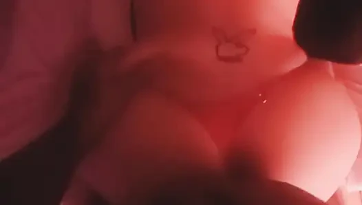 Mała cipka głodna spermy