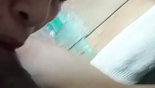 Bana sikimi emmek istediğini söylüyor