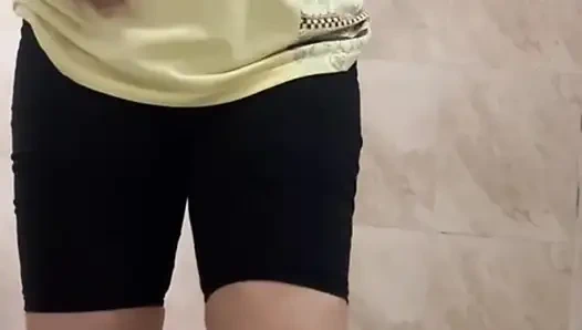 Ateşli Hintli orta yaşlı seksi kadın muzla sikişiyor