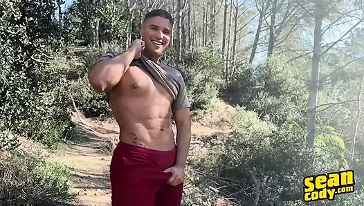 Sean Cody - kaslı hunk alex'in vücudunun her yerine boşaldıkça senin için yarağını hızlı ve sertçe sıvazlamasını izle